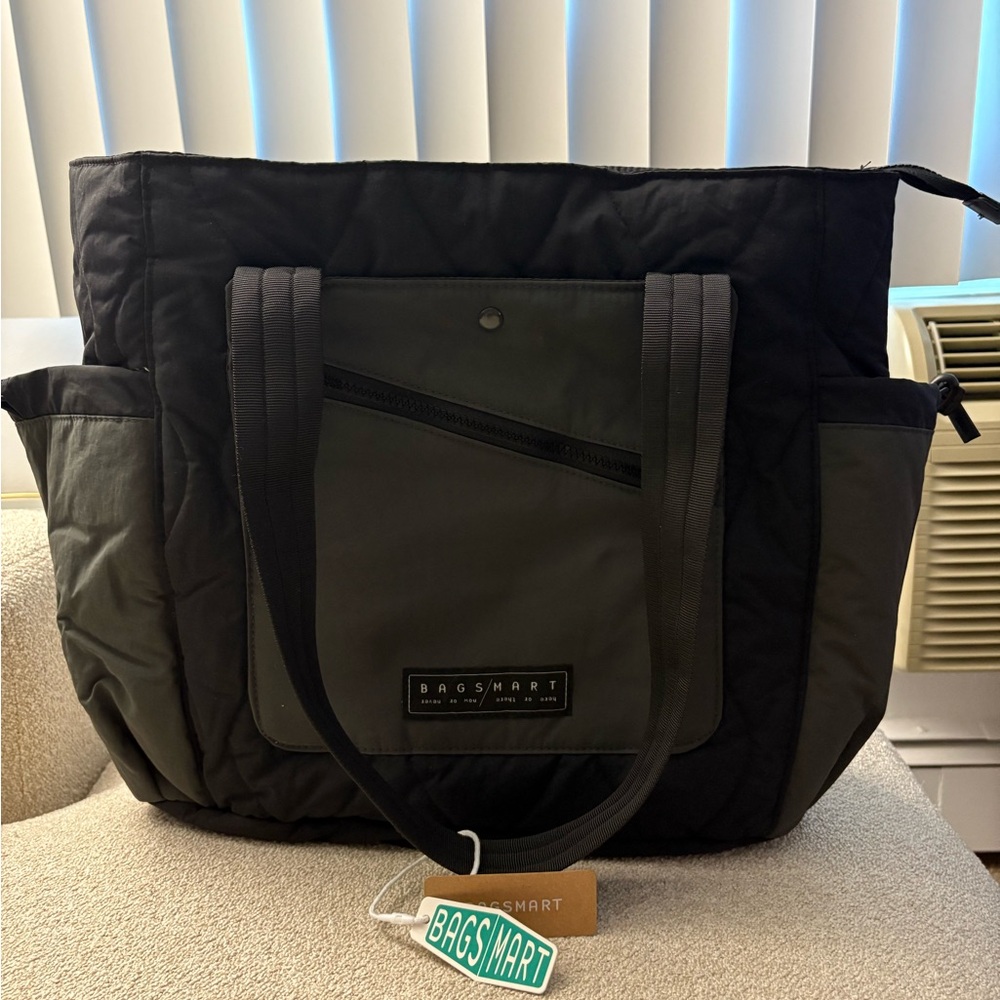 BAGSMART Paz 23L Tote in Black and Green